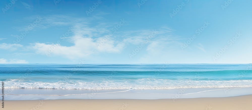 Obraz premium A serene beach scene with a tranquil ocean under a clear sunny sky ideal for a copy space image