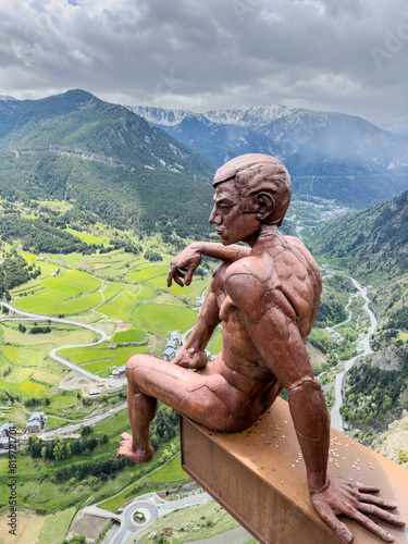Konstfotografi statue of the mirador del quer in andorra