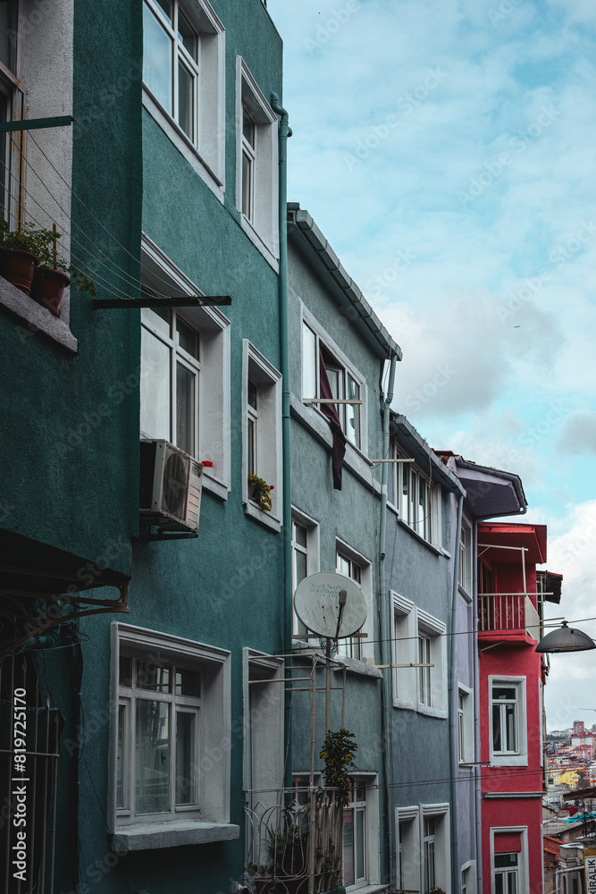 Fototapeta premium Vibrant buildings adorn a quiet street in Istanbul, Turkey
