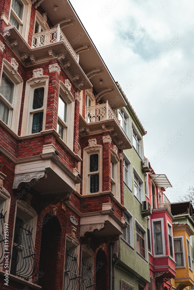 Fototapeta premium Bustling urban landscape adorned with towering buildings in Istanbul, Turkey