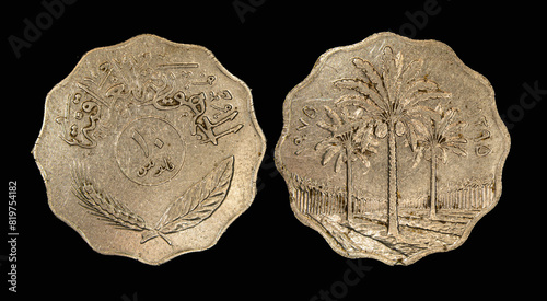 Close-up of an Iraqi dinar coin.