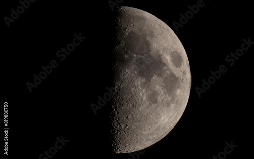 Obraz na płótnie Księżyc w pierwszej kwadrze z widocznymi morzami i kraterami - Moon w salonie