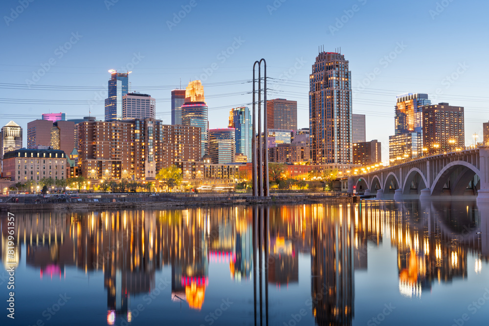 Minneapolis, Minnesota, USA City Skyline on the Mississippi River