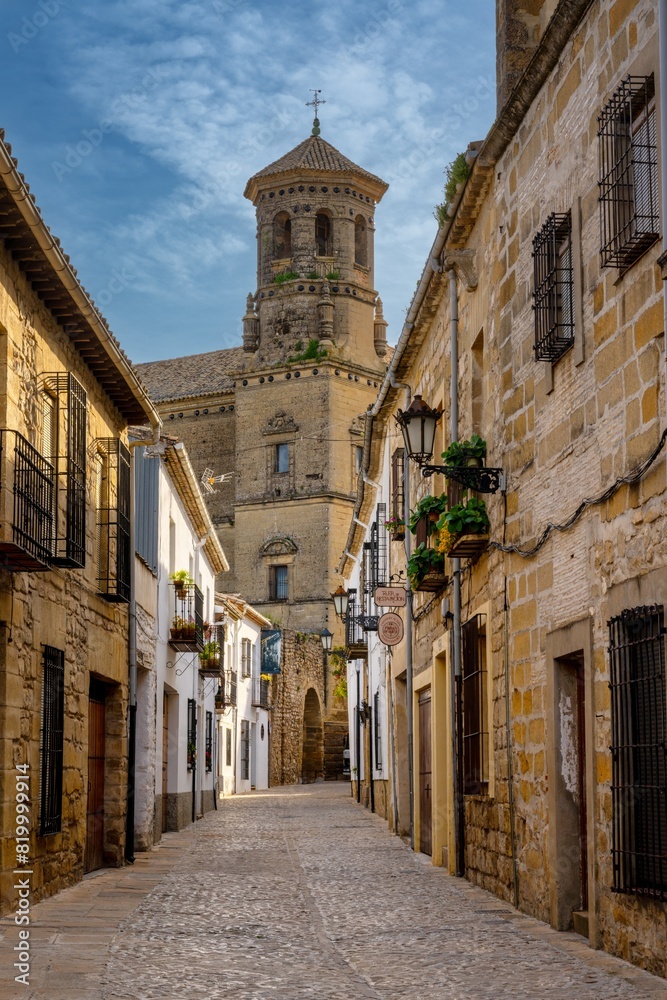 Φωτογραφία view of the historic old city centre of Baeza with the Baeza Cathedral in the ba