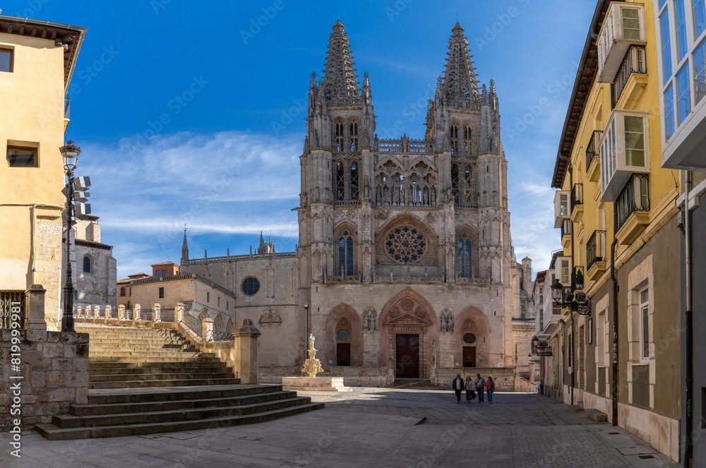 Fototapeta premium view of the French Gothic landmark Cathedral of Saint Mary in downtown Burgos