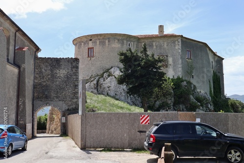 Obraz na płótnie Macchiagodena - Castello Baronale da Via Vittorio Veneto w salonie