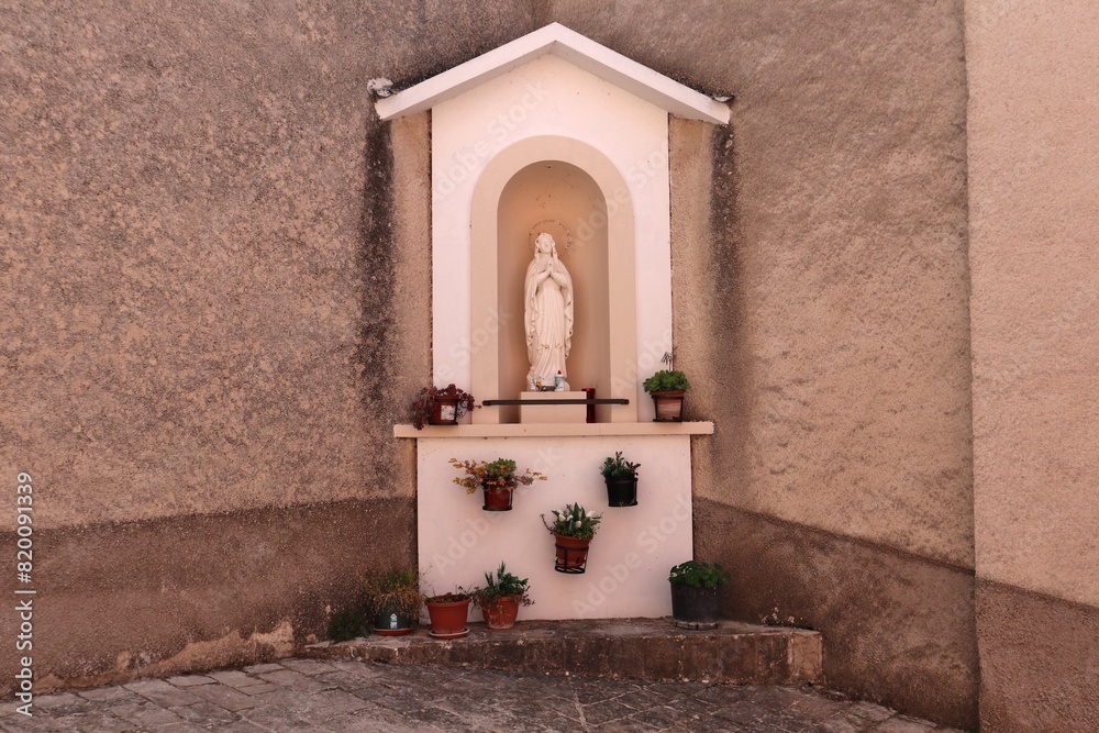 Macchiagodena - Cappella votiva all'esterno della Chiesa di San Nicola di Bari