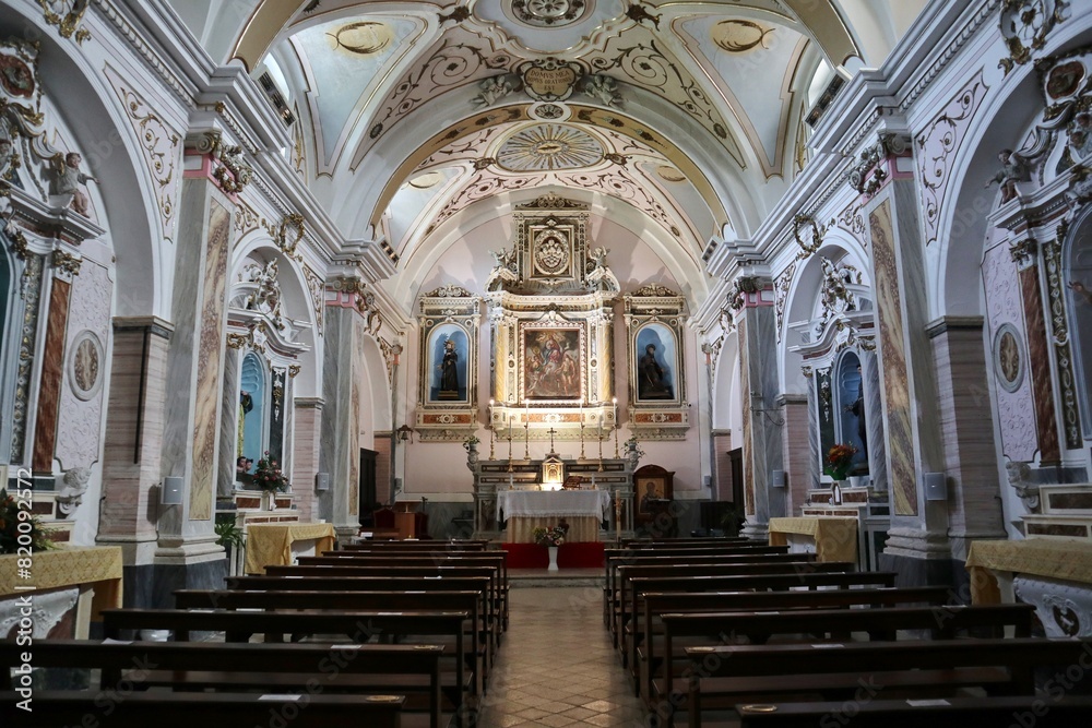Macchiagodena - Interno della Chiesa di Sant'Antonio di Padova