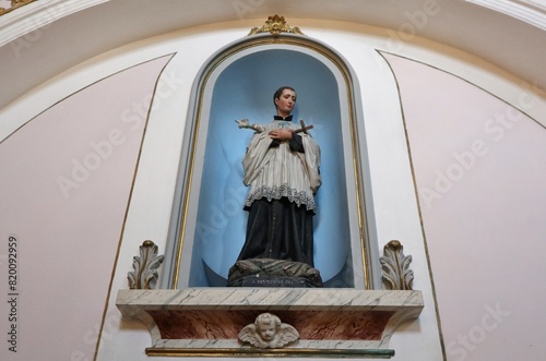 Obraz na płótnie Macchiagodena - Statua di San Luigi Gonzaga nella Chiesa di Sant'Antonio di Padova w salonie