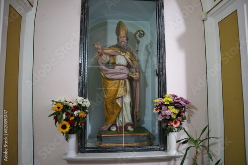 Obraz na płótnie Macchiagodena - Statua ottocentesca di San Nicola di Bari nella Chiesa di Sant'Antonio di Padova w salonie