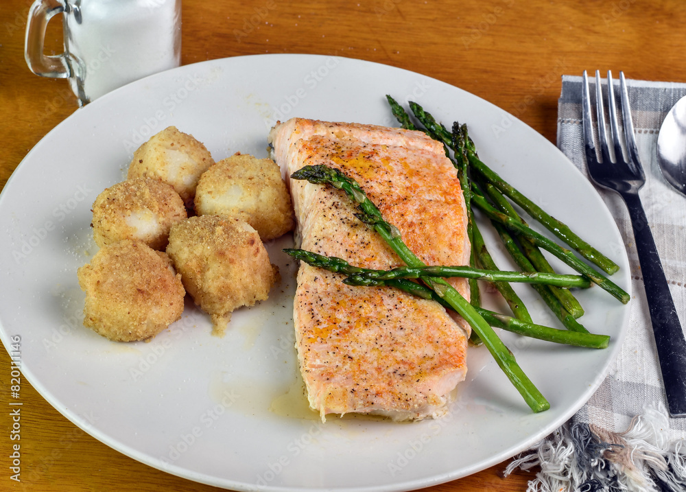 seasoned baked salmon with asparagus and scallops seasoned baked salmon with asparagus and scallops