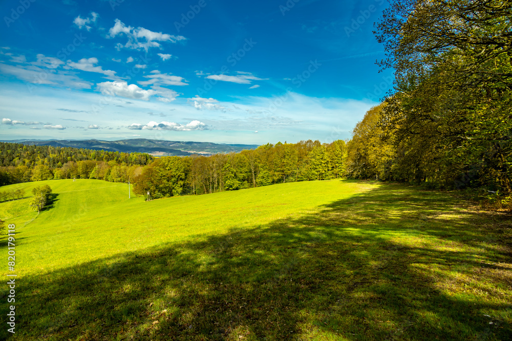 Obraz premium Eine früh morgendliche Wanderung rund um die Stadt Schmalkalden mit ihrer wunderschönen Landschaft - Thüringen - Deutschland
