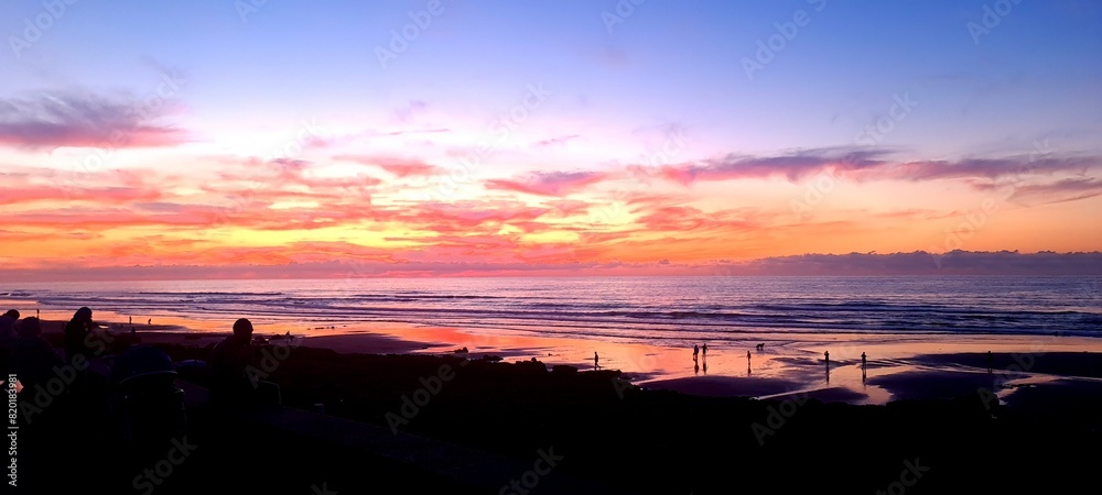 Obraz premium sunset over the river