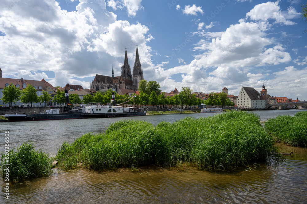 Obraz premium Regensburg an einem Sommertag
