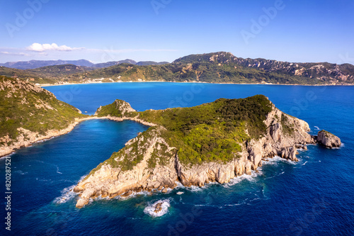 Traumhaft schöne Zwillingsbucht Porto Timoni im blauem Mittelmeer