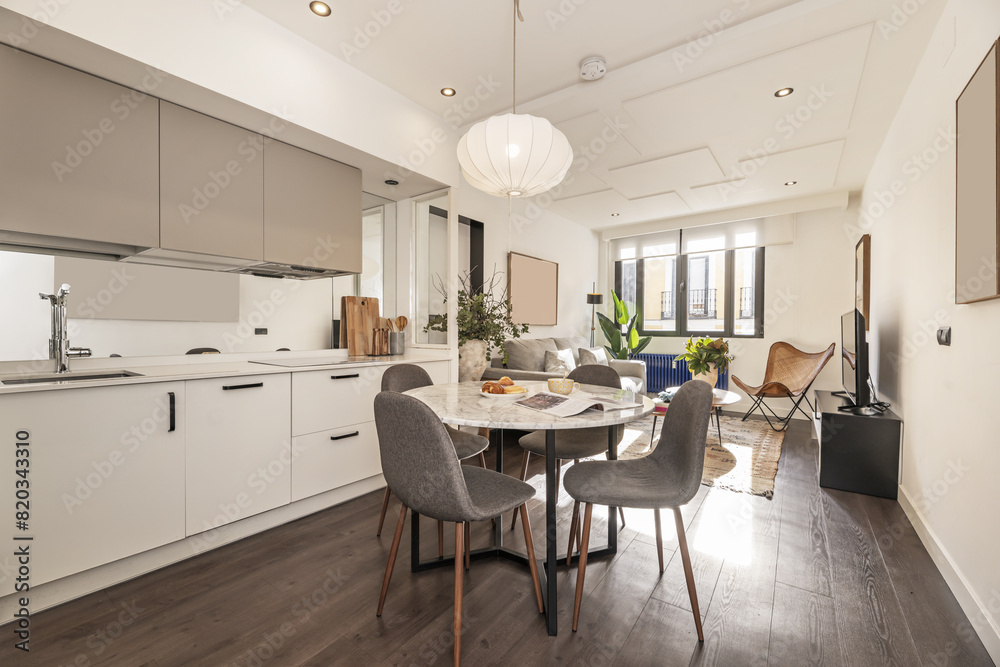 Depending on the property in which the dining room is located, it can be large or small, and have one or several tables Depending on the property in which the dining room is located, it can be large or small, and have one or several tables