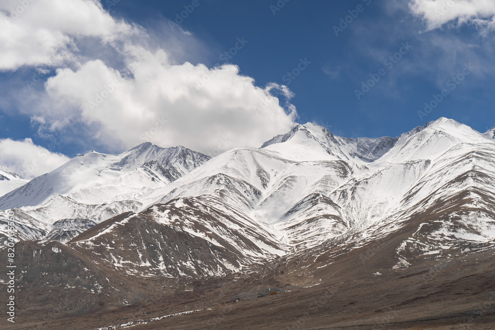 Beautiful Snow Mountain Road Trip in Leh Ladakh
Beautiful Snow Mountain Road Trip in Leh Ladakh