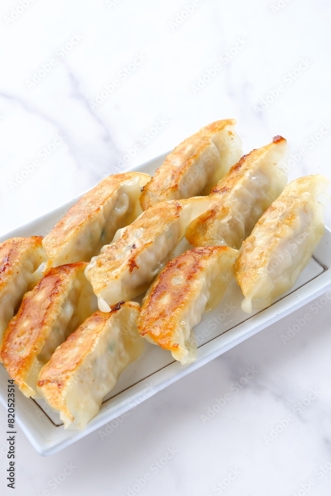 外がパリパリ、中がジューシーな焼きギョウザ
外がパリパリ、中がジューシーな焼きギョウザ