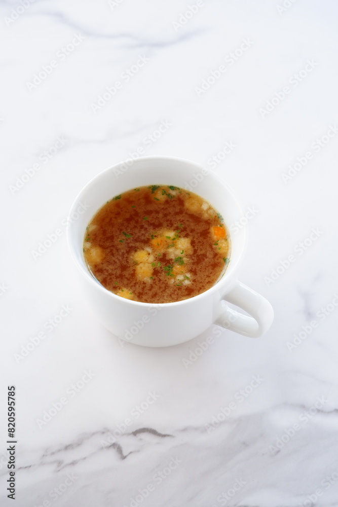 熱々のオニオンコンソメスープ
熱々のオニオンコンソメスープ