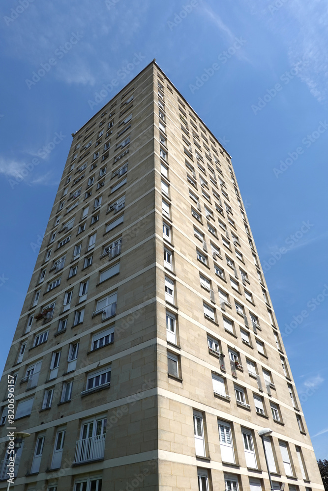 Immeuble de grande hauteur en banlieue Parisienne Immeuble de grande hauteur en banlieue Parisienne