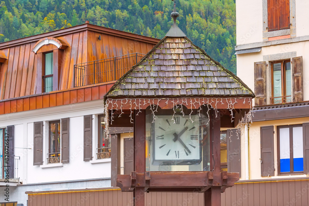 Obraz premium Chamonix Mont-Blanc, France street with clock