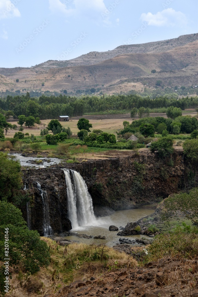 Obraz premium Scenic view of a majestic waterfall cascading down from cliffs. Nile River, Ethiopia, East Africa.