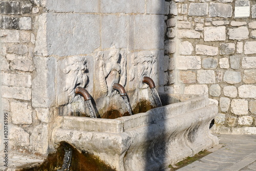 Wallpaper Mural Sorgente d'acqua naturale  nella provincia di Benevento ( località San Lupo ) Torontodigital.ca