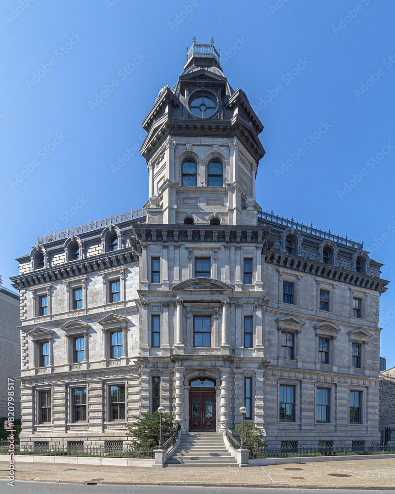 Fototapeta premium Majestic architectural structure of the Former Montreal Harbour Commissioners' Building
