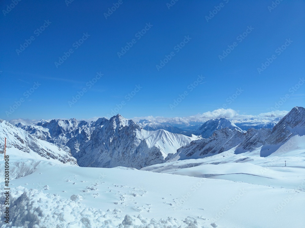 Awe-inspiring landscape of the majestic snow-capped mountains in Munich Awe-inspiring landscape of the majestic snow-capped mountains in Munich