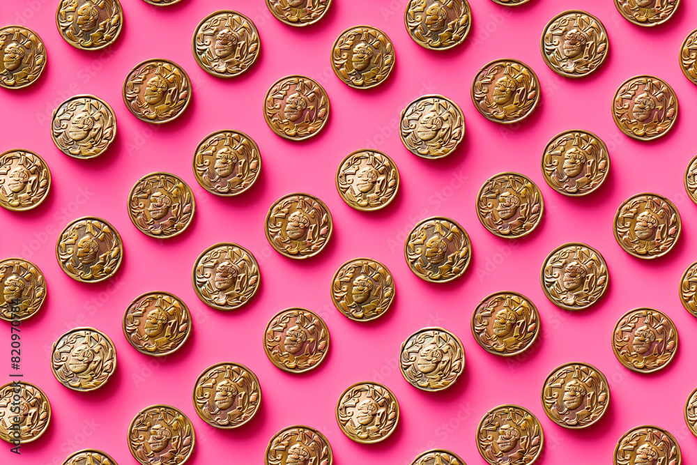 The coins are all the same size and shape The coins are all the same size and shape
