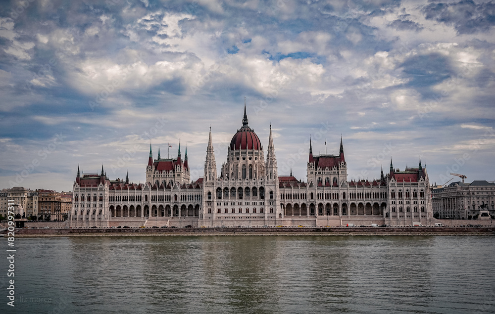 Fototapeta premium Parliament Building Danube River Budapest