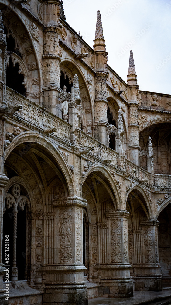 Fototapeta premium Gothic building