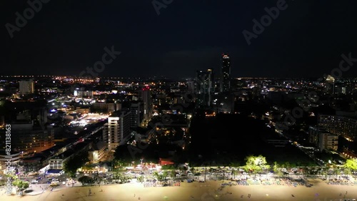 Wallpaper Mural 태국 휴양도시, 관광지, 파타야 해변의 야경과 수많은 보트,요트들 Torontodigital.ca