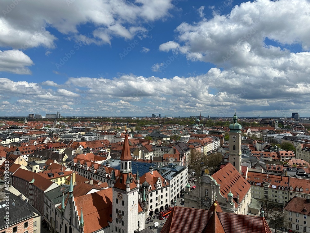 Obraz premium Ultra Wide View of Munich, Germany from St. Peter's Church