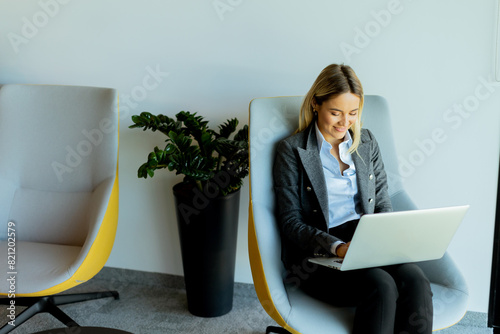 Businesswoman working on a ...