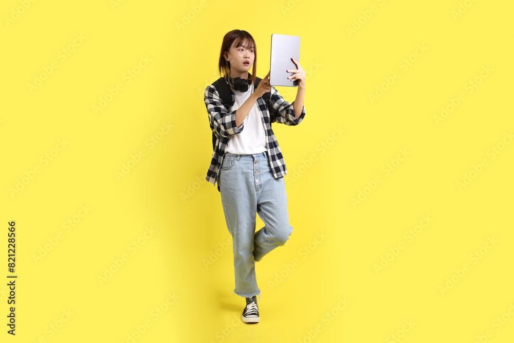 Obraz premium 20s Asian college student