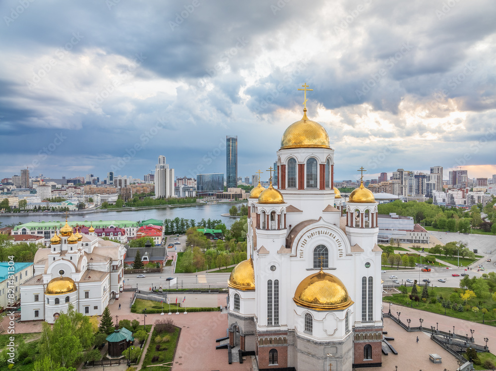 Obraz premium Summer Yekaterinburg and Temple on Blood in beautiful clear sunset.. Aerial view of Yekaterinburg, Russia. Translation of the text on the temple: Honest to the Lord is the death of His saints.