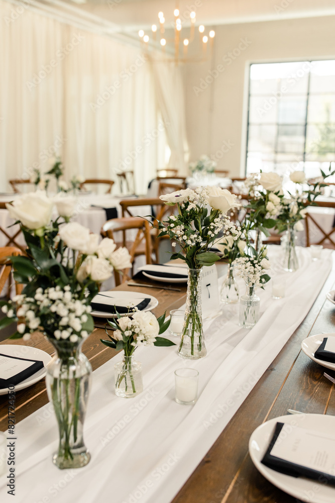 Fototapeta premium Elegant table setting with white floral decor