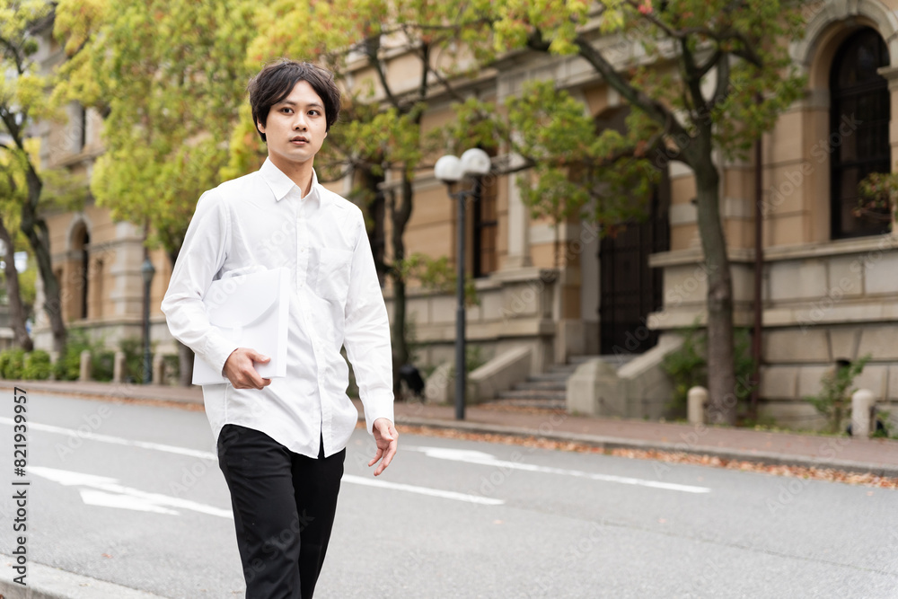 爽やかに仕事をこなしている男性 爽やかに仕事をこなしている男性