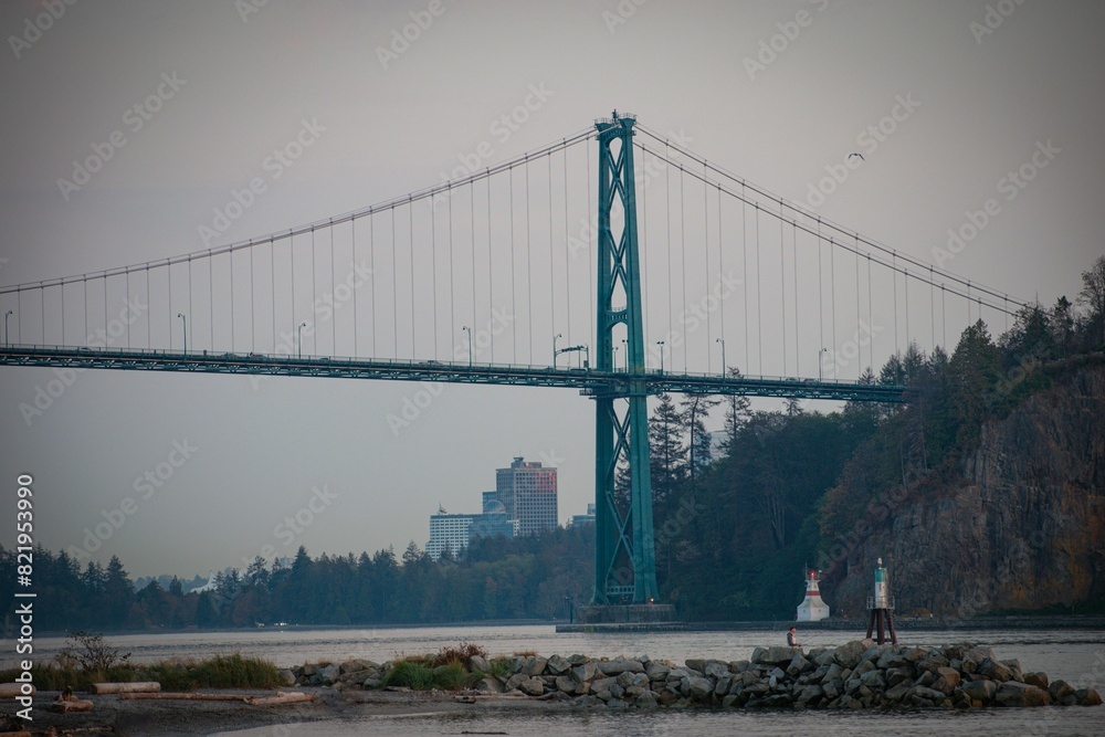 Obraz premium A view of Lions Gate Bridge