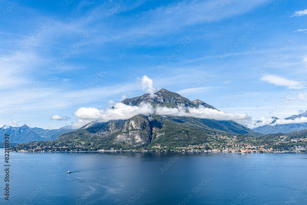 Obraz premium Lago di Como - Varenna, jezioro Como, widok na Menaggio