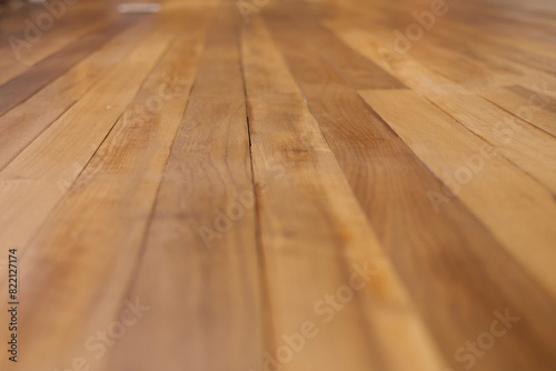 piso de tábuas de madeira longitudinal