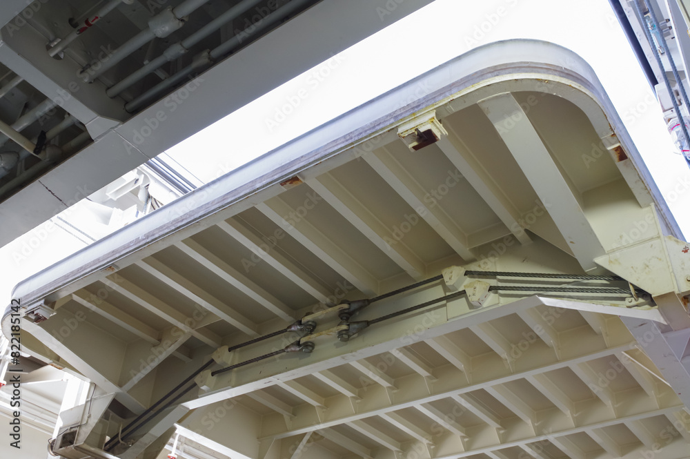 Fototapeta premium 海上自衛隊の輸送艦くにさきのエレベーター