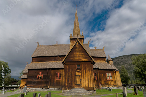 Lom Stabkirche aus dem 12. Jahrhundert, Provinz Innlandet, Norwegen  photo
