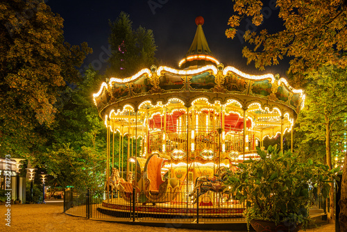 Tableau sur toile Tivoli Gardens of Copenhagen at Night, Denmark