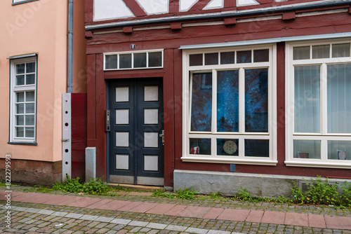 Fachwerkhaus, leere Geschäfte, Schaufenster leer, in Weidenhausen Marburg 