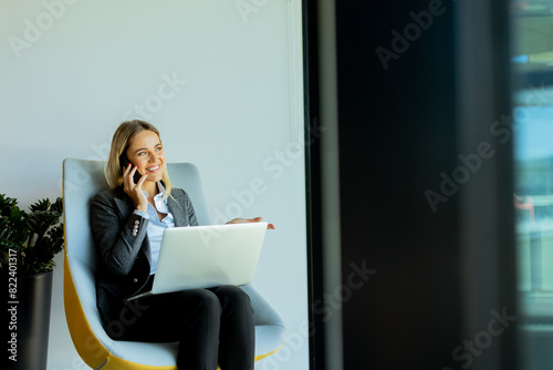 Businesswoman in modern off...
