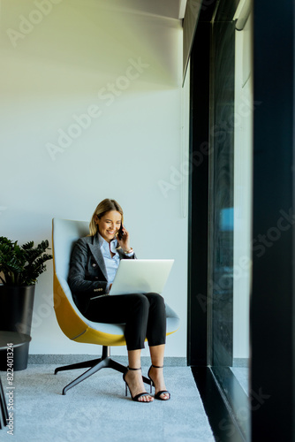Businesswoman in modern off...