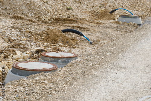 Kanalisation und Wasseranschluss / Wasserleitung in einem Neubaugebiet (Hauswasseranschluss / Erschließung und Versorgung)