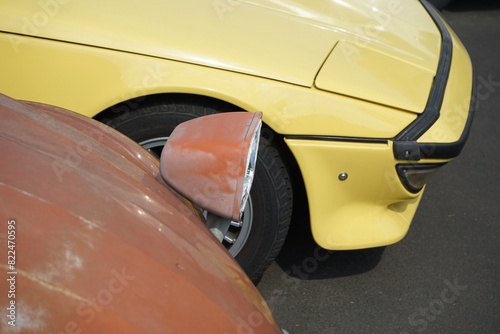 Kleinwagen sowie Sportwagen und Coupé aus dem Frankreich der Siebziger Jahre und Achtziger Jahre in Gelb und Orange in Wettenberg Krofdorf-Gleiberg bei Gießen in Hessen